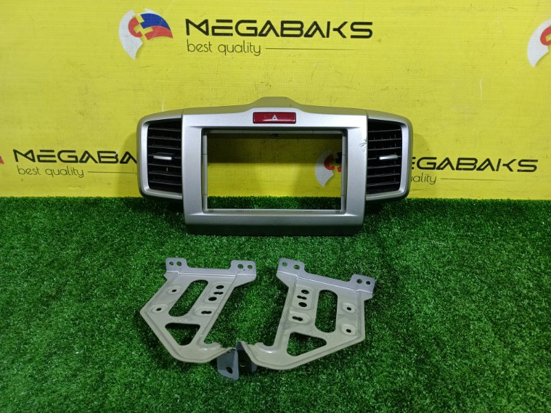 Консоль магнитофона HONDA FREED GB3 L15A 2014 (б/у)