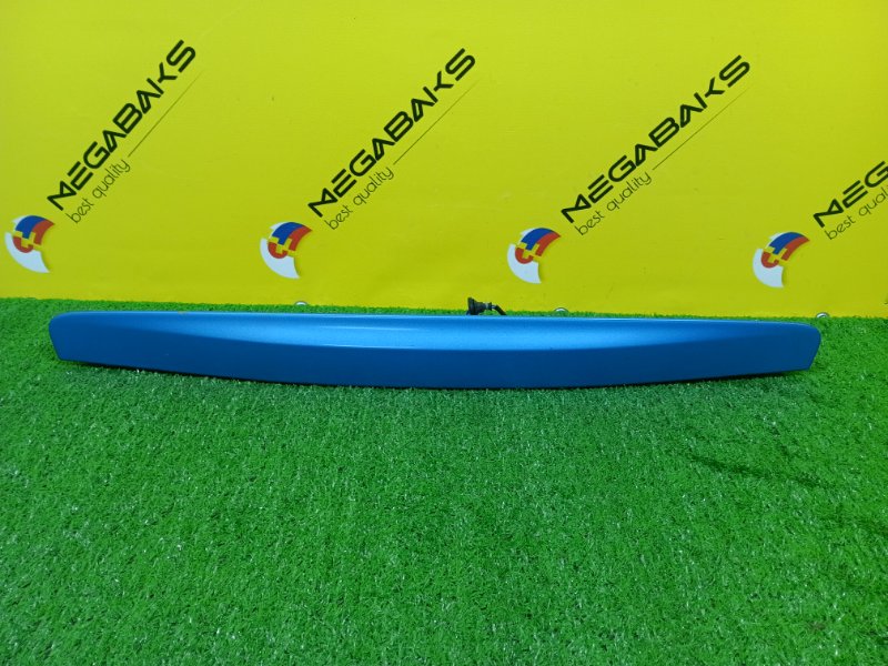 Накладка 5-й двери NISSAN WINGROAD NY12 HR15DE 2012 (б/у)