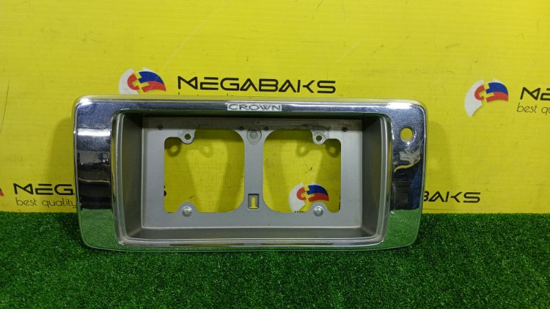 Накладка на багажник TOYOTA CROWN MAJESTA JZS177 2JZ-FSE 1999 (б/у)