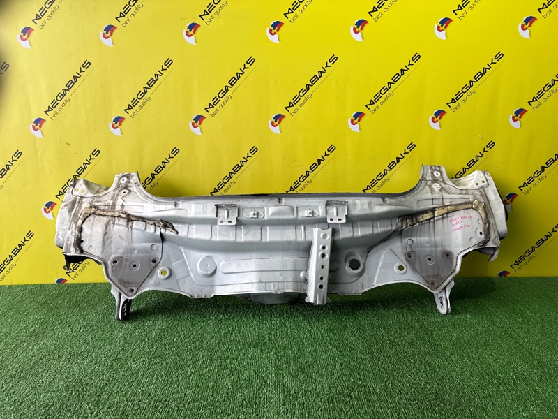 Rear cut TOYOTA AQUA NHP10 2015 (б/у)