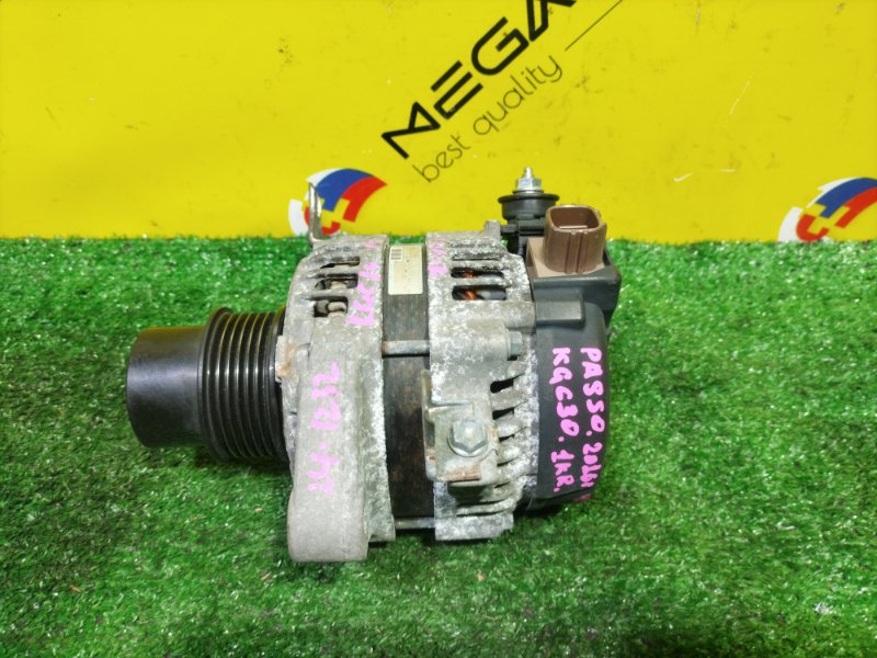 Генератор TOYOTA PASSO KGC30 1KR 2016 104211-2101 (б/у)