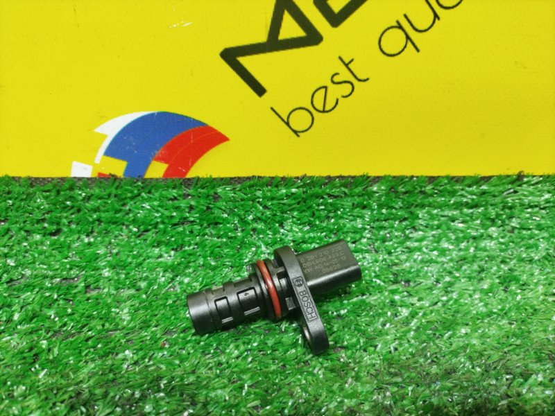 Датчик положения коленвала VOLKSWAGEN GOLF MK7 CHH 0 261 210 392 (б/у)