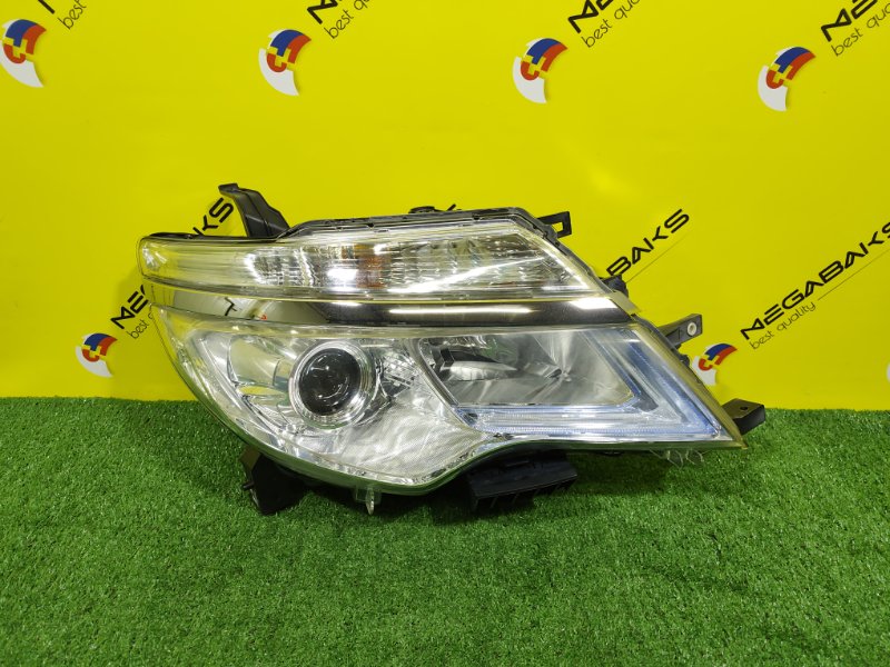 Фара NISSAN SERENA HFC26 2015 правая 100-23683 (б/у)