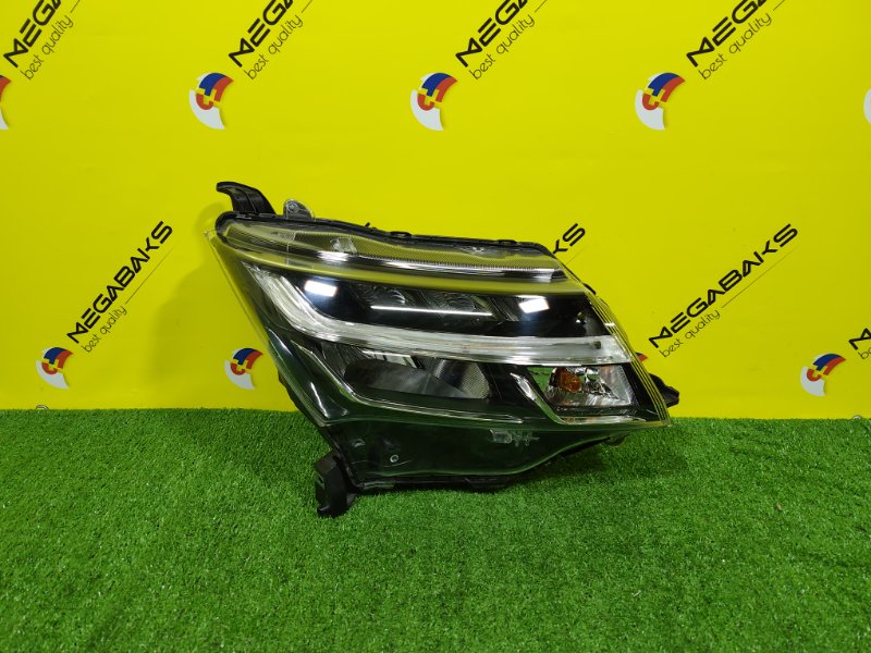 Фара TOYOTA TANK M900A 2018 правая W3917 (б/у)