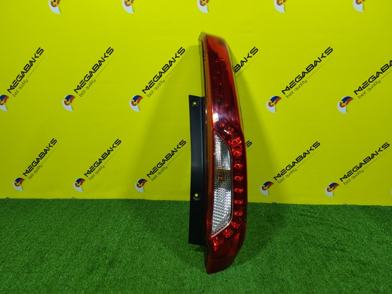 Стоп-сигнал NISSAN X-TRAIL NT31 MR20DE 2013 правый 220-23308 (б/у)