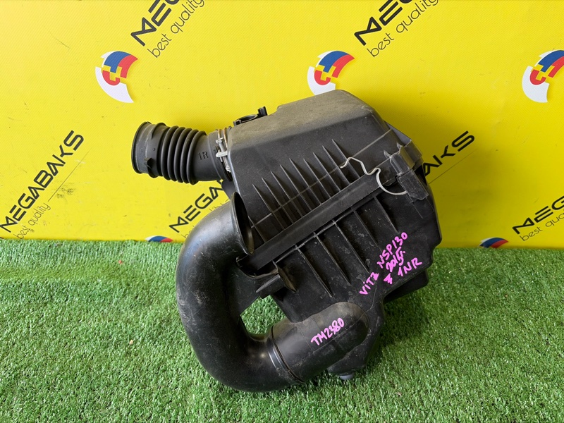 Корпус воздушного фильтра TOYOTA VITZ NSP130 1NR-FKE 2015 17701-21100 (б/у)