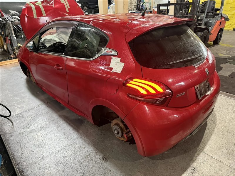 Спойлер PEUGEOT 208 A9 EP6FDTX 2017 A052480 (б/у)