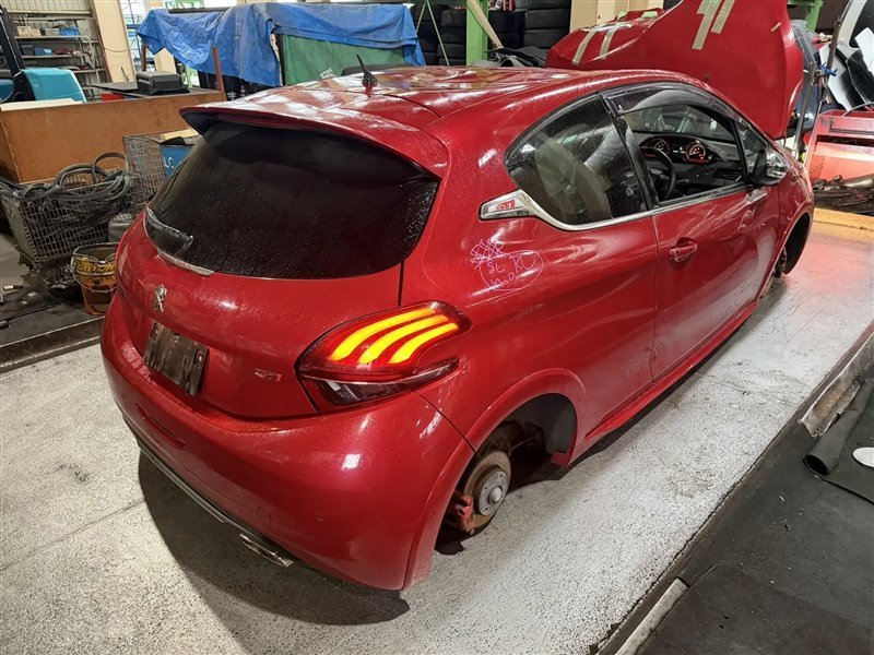 Ветровики комплект PEUGEOT 208 A9 EP6FDTX 2017 (б/у)