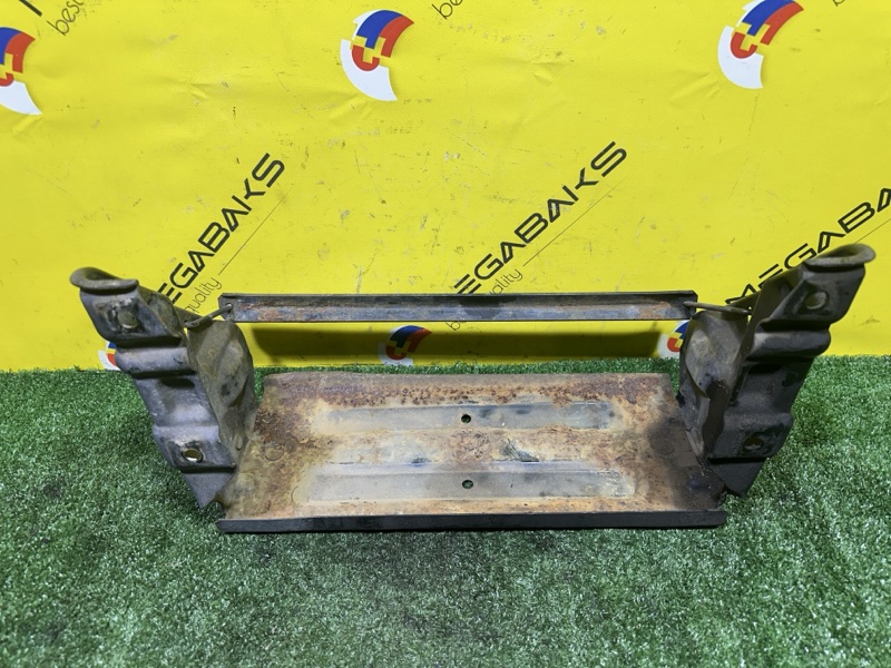 Крепление аккумулятора MITSUBISHI CANTER FD50AB 4M40 2000 (б/у)
