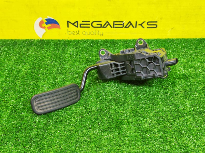 Педаль подачи топлива TOYOTA SIENTA MXPL10 M15A-FXE 2023 (б/у)