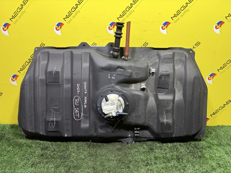 Бензобак TOYOTA SIENTA MXPL10 M15A-FXE 2023 7702052640 (б/у)
