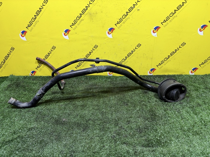 Горловина топливного бака TOYOTA VOLTZ ZZE136 1ZZ-FE 2003 (б/у)