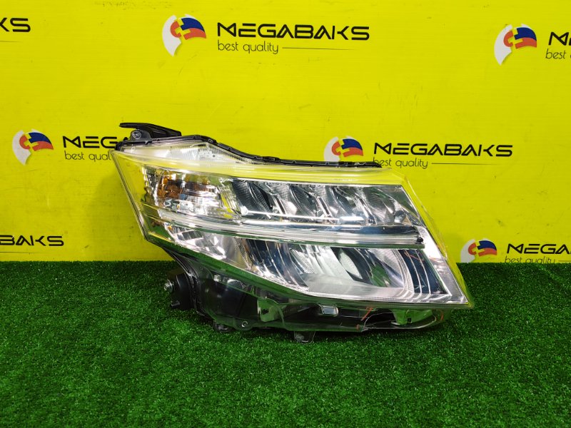 Фара TOYOTA TANK M900A 1KR-FE 2019 правая W3918 (б/у)