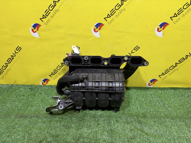 Коллектор впускной TOYOTA ISIS ZGM10G 2ZR-FAE 2015 (б/у)