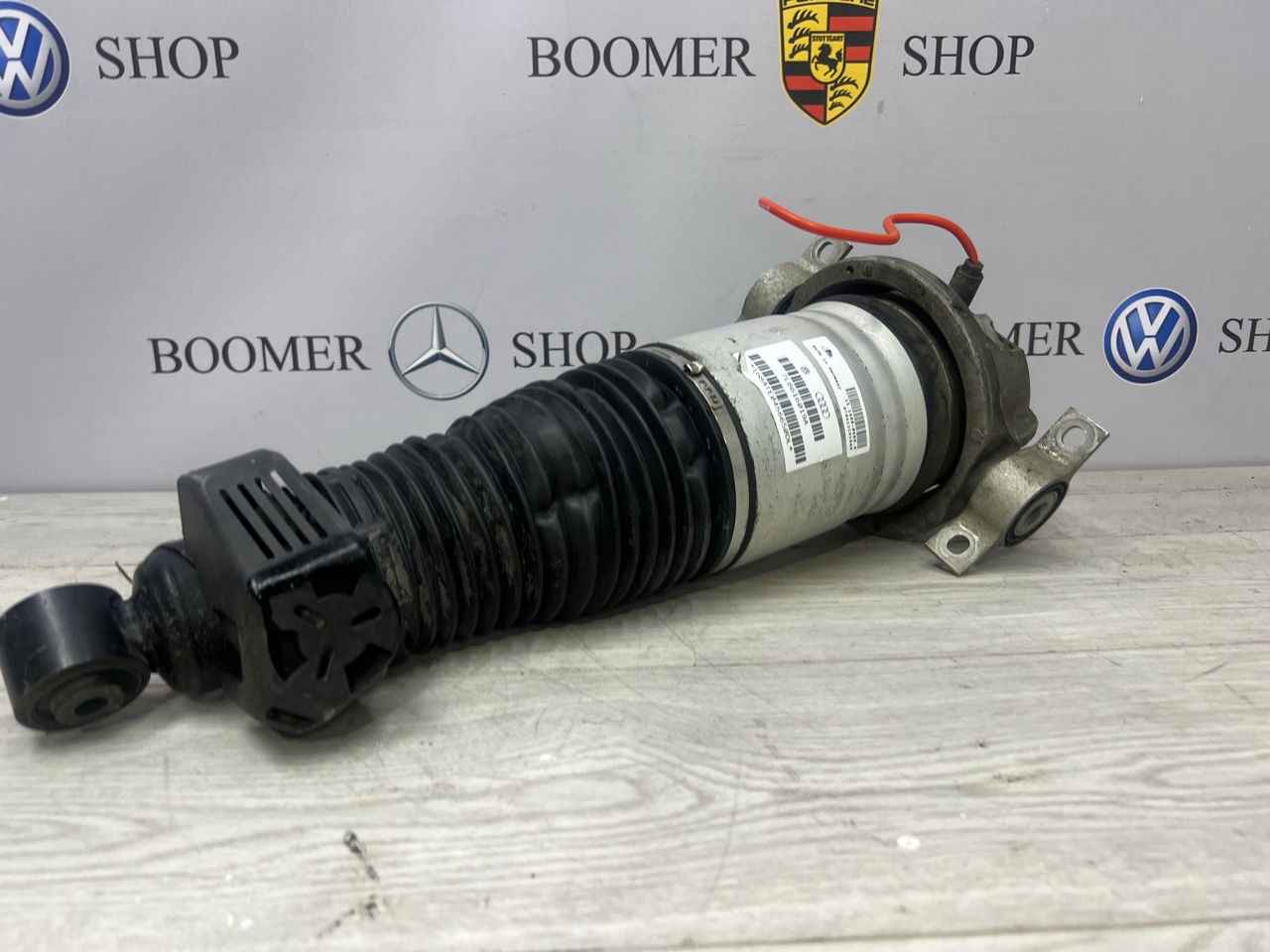 Пневмоамортизатор подвески задний правый Porsche Cayenne 2007 957 7L5616020f Б/У