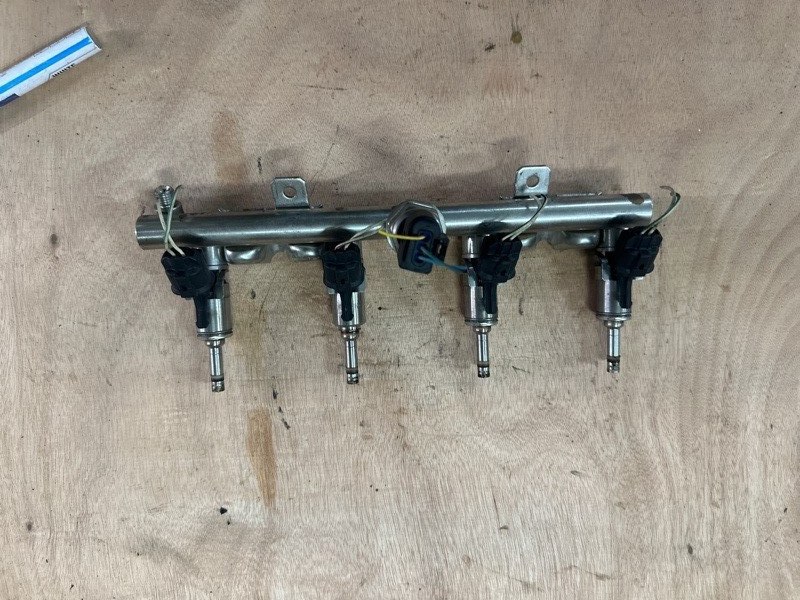 Топливная рейка 1 2013 F20 1.6 N13B16A