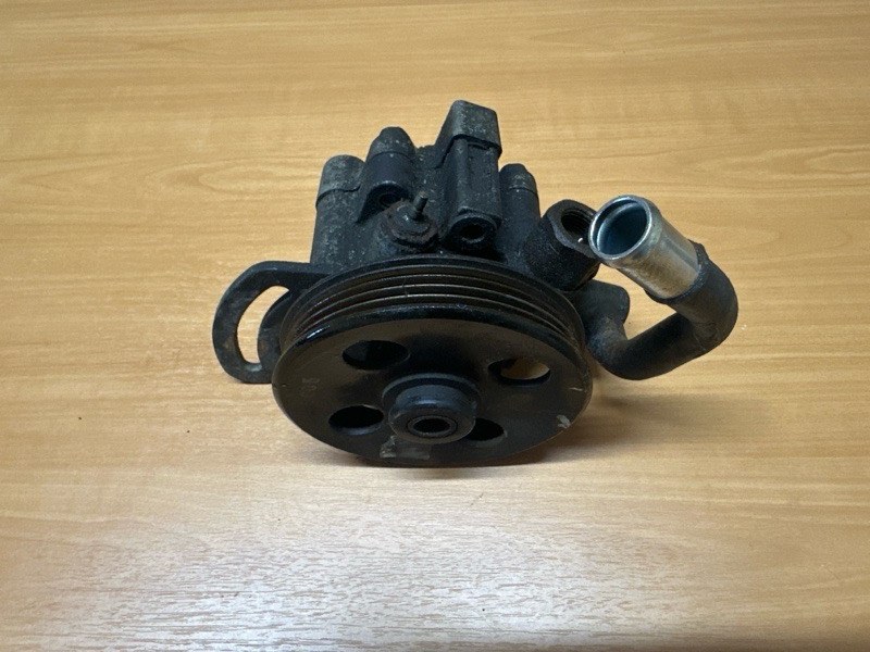 Насос гидроусилителя руля Chevrolet Spark 2011 B10D1 96684892 контрактная