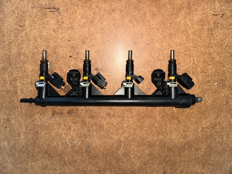 Топливная рейка 308 2012 1.6 EP6 5F01 Топливная рейка 308 2012 1.6 EP6 5F01