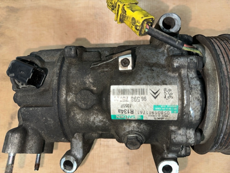 Компрессор кондиционера Peugeot 308 1.6 5FW Компрессор кондиционера Peugeot 308 1.6 5FW