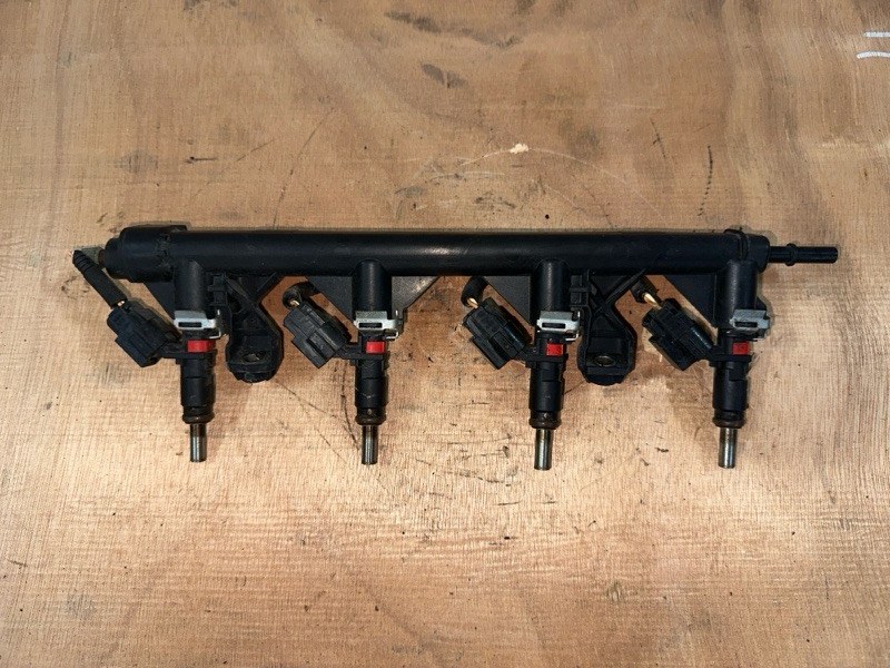 Топливная рейка Citroen C4 2009 1.6 5FW V757564580 контрактная