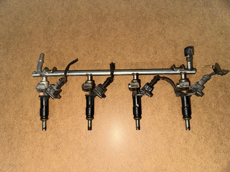 Запчасть топливная рейка Opel Astra 2009 H 1.8 Z18XER контрактная Топливная рейка Opel Astra 2009 H 1.8 Z18XER контрактная