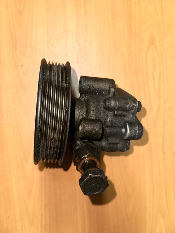 Насос гидроусилителя руля Hyundai Tucson 2.0 D4EA Насос гидроусилителя руля Hyundai Tucson 2.0 D4EA