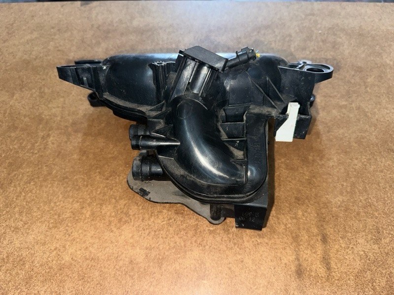 Коллектор впускной 3008 2011 1.6 Turbo 5F02