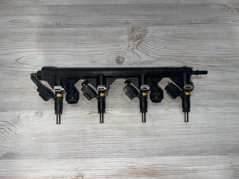 Топливная рейка Peugeot 308 2012 1.6 5F01 V757564580 контрактная