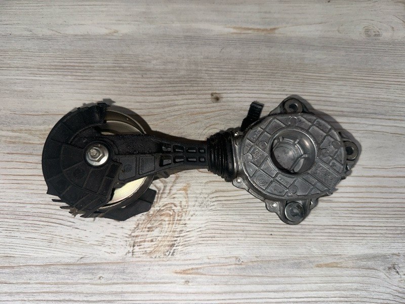 Натяжитель ремня генератора Peugeot 308 2009 1.6 5FW контрактная