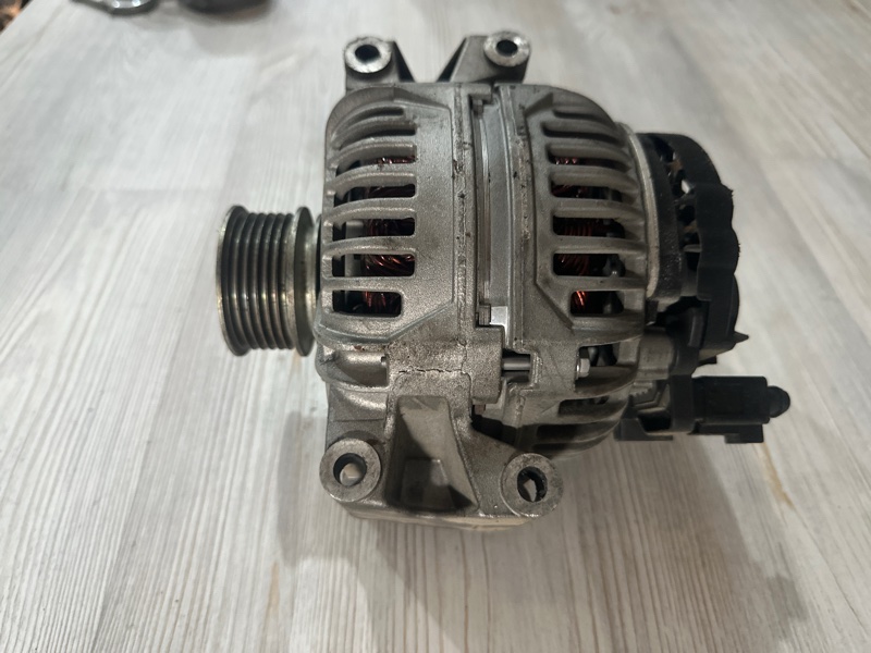 Генератор Audi A4 B8 2.0 CDNC