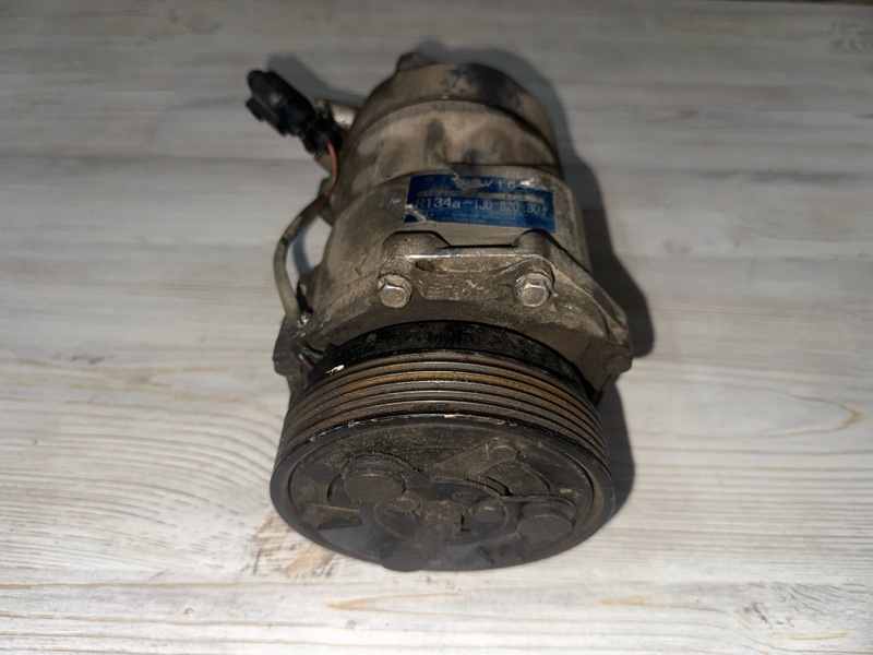 Компрессор кондиционера Volkswagen Polo 2013 1.6 CFNA 7H0 820 803 D контрактная