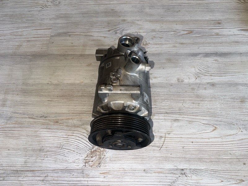 Компрессор кондиционера Volkswagen Tiguan 2011 2.0 CAWA 699357 контрактная