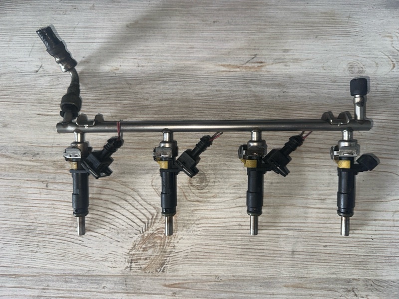 Топливная рейка Astra 2009 H 1.8 Z18XER