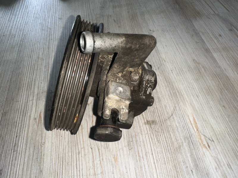 Насос гидроусилителя руля Hyundai Tucson 2.7 G6BA Насос гидроусилителя руля Hyundai Tucson 2.7 G6BA