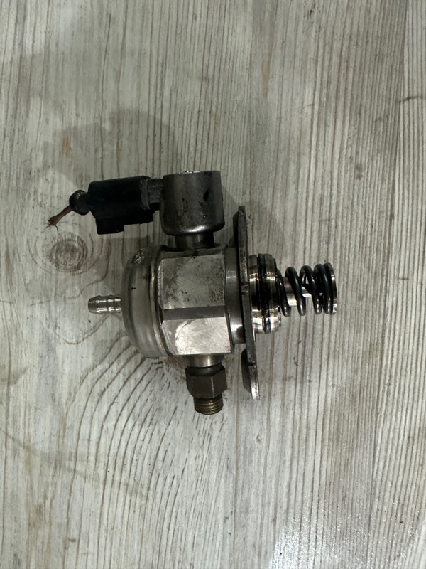 Запчасть топливный насос высокого давления Volkswagen Tiguan 2011 2.0 CAWA контрактная Топливный насос высокого давления Volkswagen Tiguan 2011 2.0 CAWA контрактная