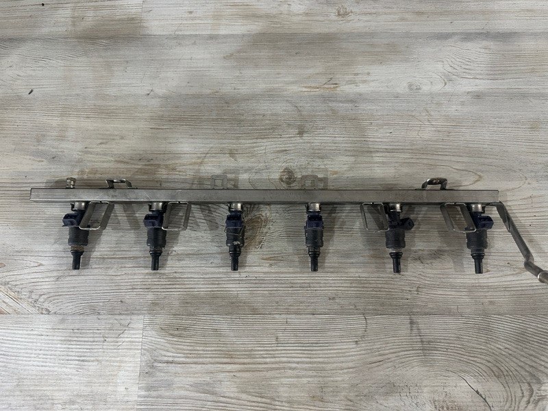 Топливная рейка BMW X5 2005 E53 M54B30 контрактная