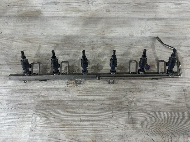 Топливная рейка X5 2005 E53 M54B30