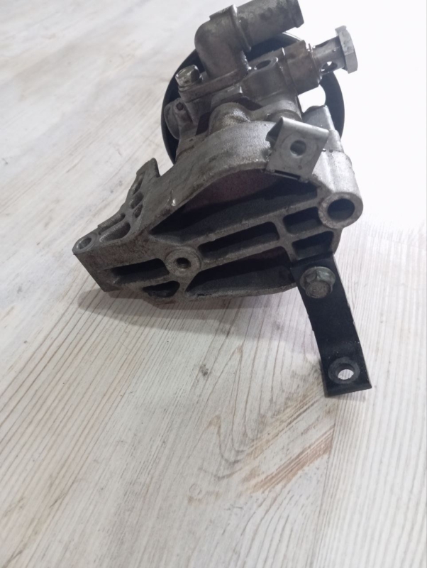 Насос гидроусилителя руля Chevrolet Cruze 1.8 F18D4