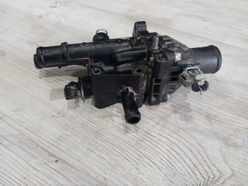 Корпус термостата Cruze 2012 1.8 F18D4 Корпус термостата Cruze 2012 1.8 F18D4