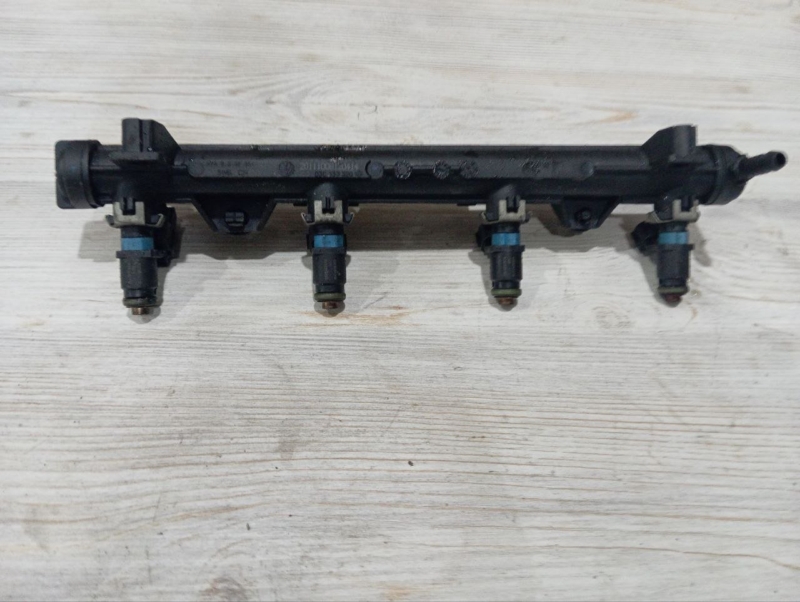 Топливная рейка Volkswagen Polo 2012 1.6 CFNA контрактная