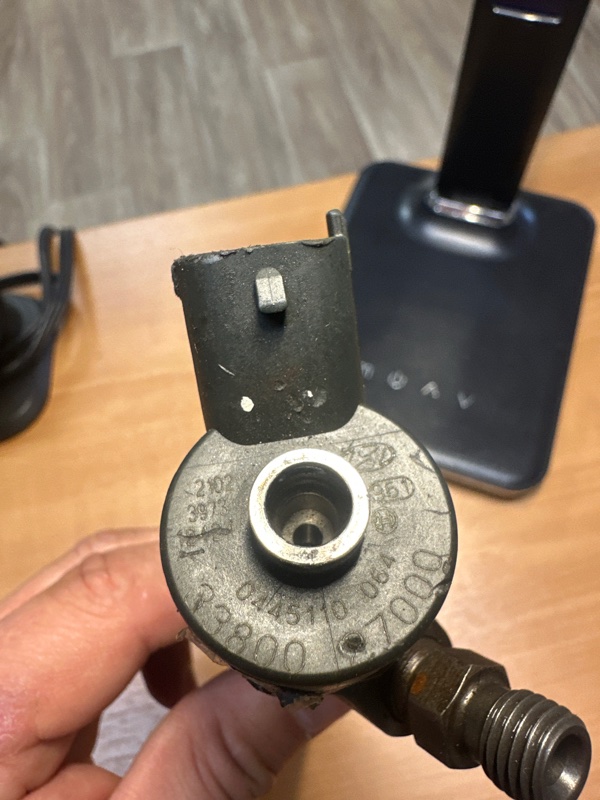 Форсунка топливная Santa Fe 2004 2.0 D4EA Форсунка топливная Santa Fe 2004 2.0 D4EA