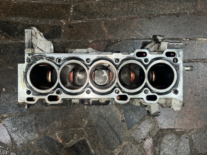 Запчасть блок цилиндров Volvo XC90 2005 2.5 B5254T2 контрактная Блок цилиндров Volvo XC90 2005 2.5 B5254T2 контрактная