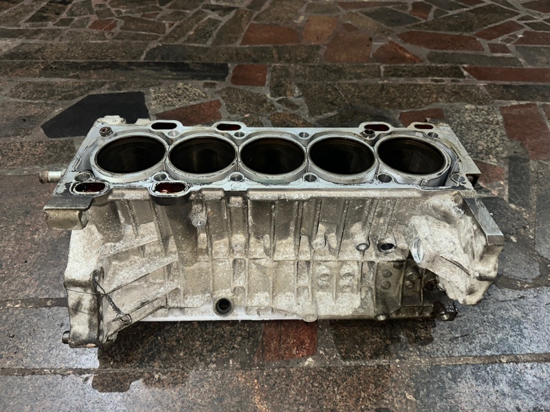 Блок цилиндров Volvo XC90 2.5 B5254T2 Блок цилиндров Volvo XC90 2.5 B5254T2
