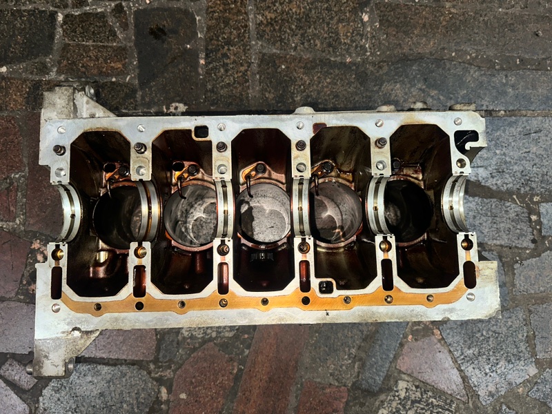 Блок цилиндров XC90 2005 2.5 B5254T2 Блок цилиндров XC90 2005 2.5 B5254T2