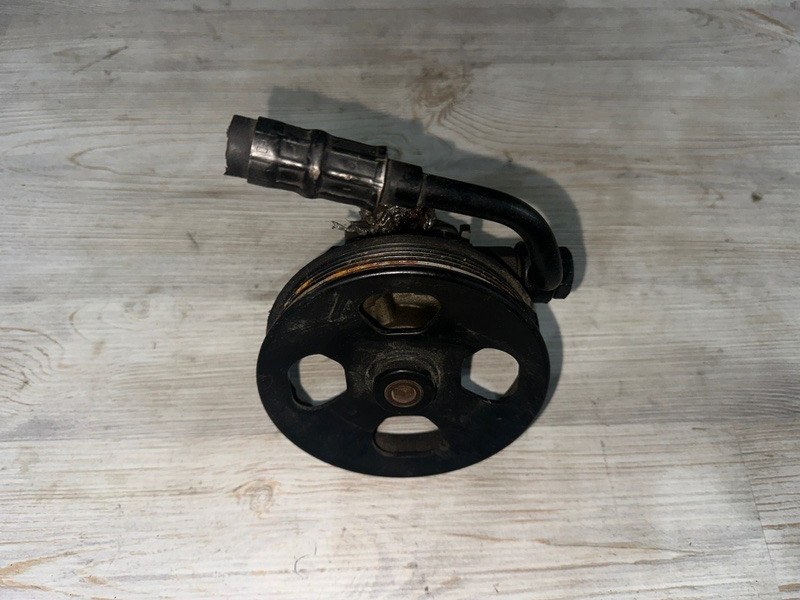 Насос гидроусилителя руля Hyundai Tucson 2008 2.7 G6BA контрактная