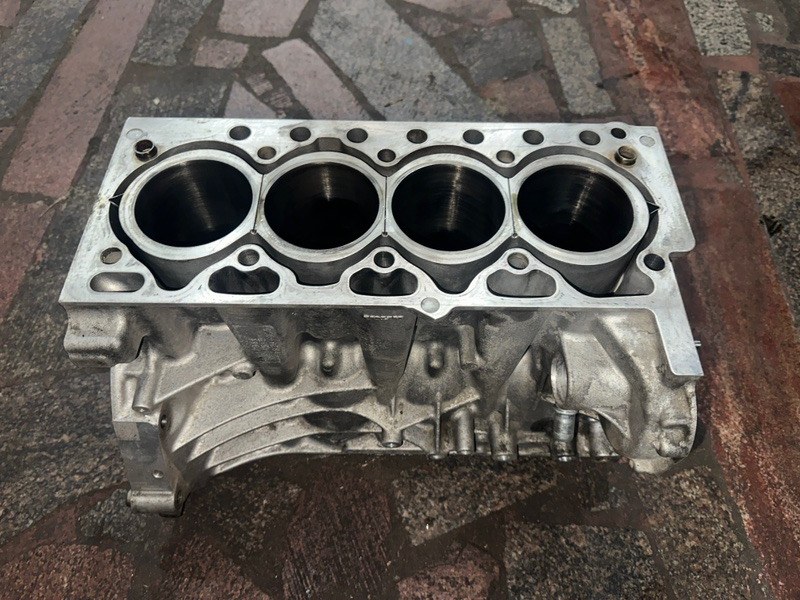 Блок цилиндров Volvo XC90 2018 2.0 D4204T23 D4204T23 контрактная