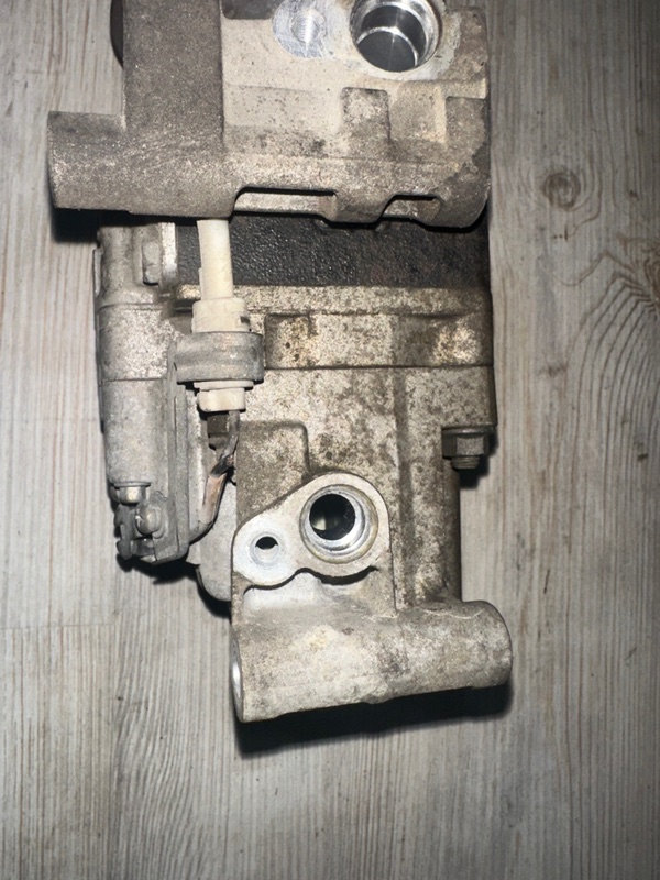 Компрессор кондиционера 6 2008 GG 2.0 LF