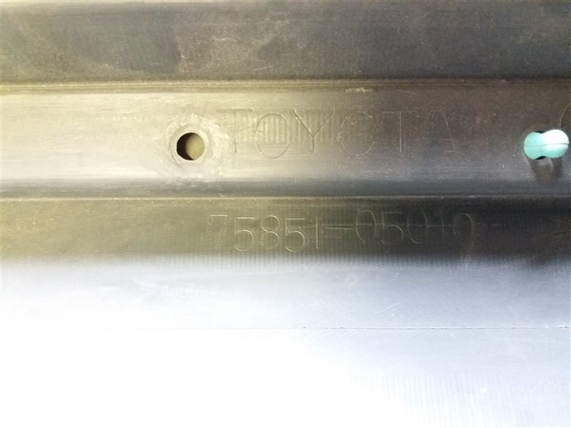 Накладка на порог (наружная) правая TOYOTA AVENSIS T250 2.0