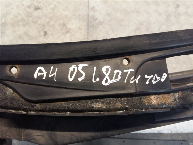 Панель передняя верхняя AUDI A4 B7