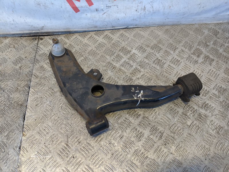 Рычаг передний правый MITSUBISHI CARISMA 2000 DA 1.6 MR179480 Б/У